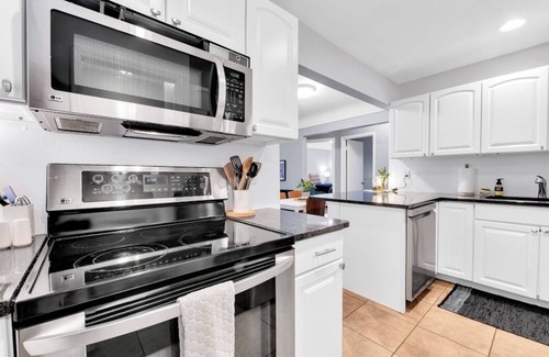 Royal Oak Casa | Lovely Home in R. Oak near Birmingham! Gorgeous, pet-friendly, king bed, deck!