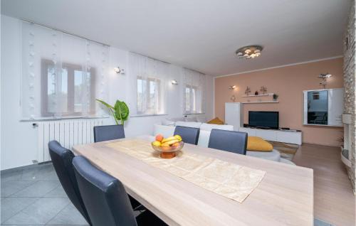 Susnjevica Casa | Lovely Home In Susnjevica With Kitchen