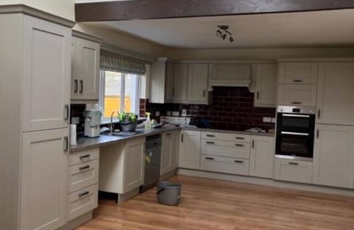 Clane Casa | Lovely home just outside of Dublin near horse races, lovely parks and trains.