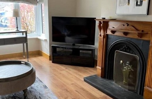 Clane Casa | Lovely home just outside of Dublin near horse races, lovely parks and trains.