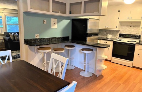 Saunderstown Casa | Lovely home located in the private community of Forest Lake!