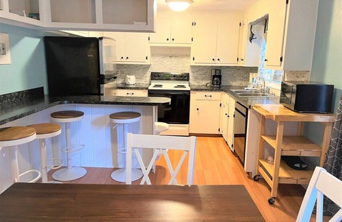 Saunderstown Casa | Lovely home located in the private community of Forest Lake!