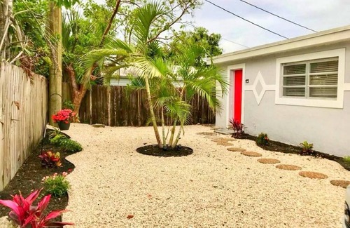 Middle River Terrace Cabaña | Lovely home near Wilton Manors, Las Olas & Beach