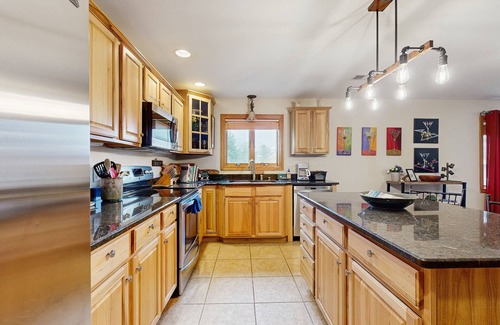 Arkdale Condominio | Lovely home overlooking golf course with WiFi, AC, pool, hot tub - near lake
