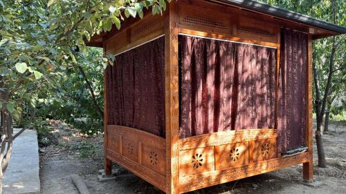 Osh Otro | Lovely home shatry