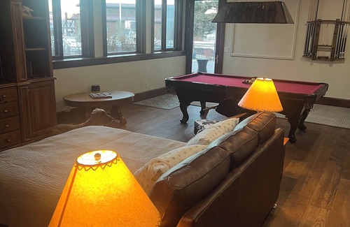 Kamas Apartamento | Lovely home suite that sleeps 8 in Kamas with WiFi access with private entrance.