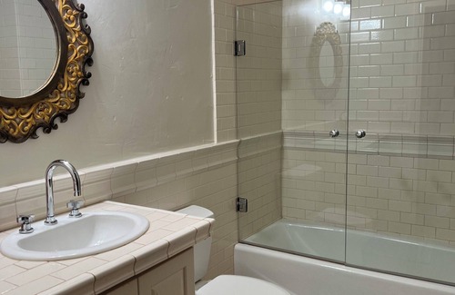Kamas Apartamento | Lovely home suite that sleeps 8 in Kamas with WiFi access with private entrance.