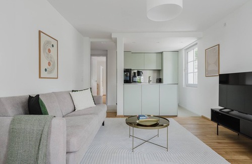Horgen District Apartamento | Lovely Horgen 3BR, 2 min to Train Station, by Blueground