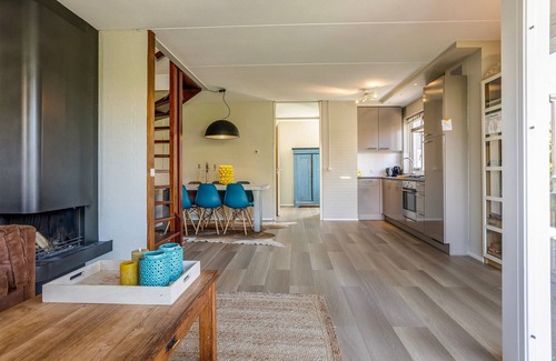 Hemelum Casa | Lovely house by the water. Perfect for those enjoying water sports, cycling etc.