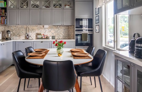 Enskede Villa | Encantadora casa cerca de la ciudad de Estocolmo para la gran familia