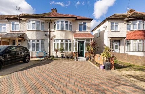 Lady Margaret Casa | Lovely house (Ealing, London)