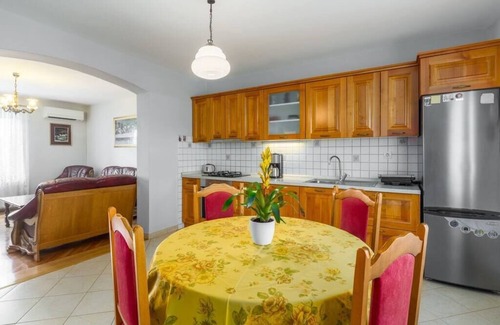 Vrvari Apartamento | Lovely House LINDI in Poreč / Two-bedroom apartment A3