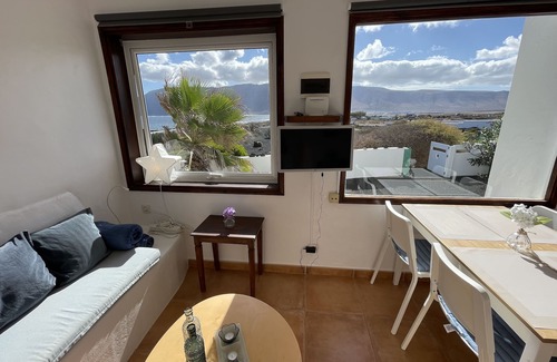 Teguise Cabaña | Bonita casa en el corazón de Famara con jardin cerca del mar & wifi gratuito