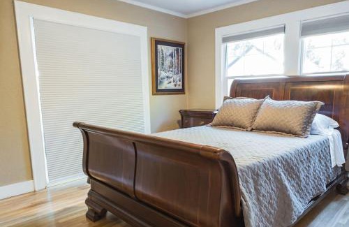 Chico Casa | Lovely House near Downtown, Home away from Home!