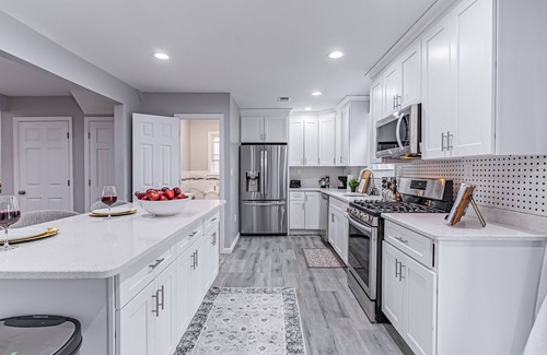 Plainfield Casa | Lovely House (Sleeps 16)