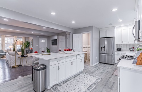 Plainfield Casa | Lovely House (Sleeps 16)