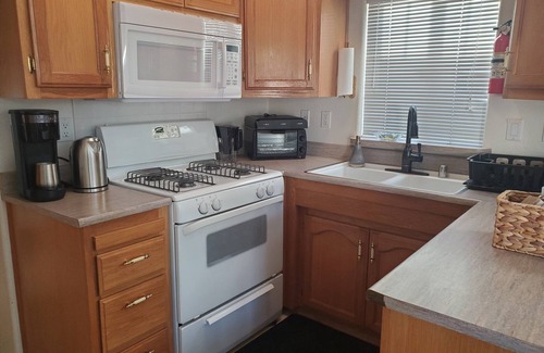 Desert Hot Springs Casa | Lovely House in Gated Family Resort with Heated Mineral Pools and Spas