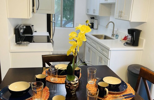 Sawtelle Apartamento | Lovely, huge remodeled 1bd in West LA-SMC,UCLA,SM Beach