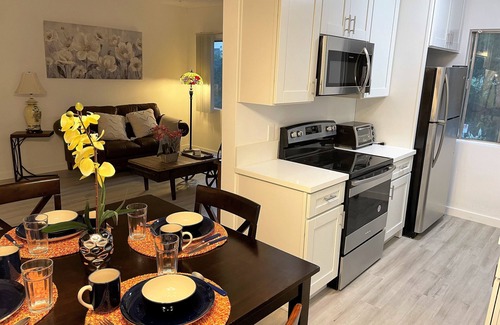Sawtelle Apartamento | Lovely, huge remodeled 1bd in West LA-SMC,UCLA,SM Beach