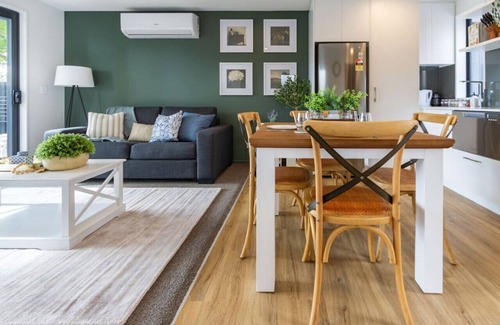 Linwood Casa | Lovely in Linwood: 2BR Beauty with free Carpark