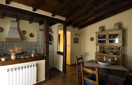 Collesano Villa | Apartamento en villa con piscina, WIFI, A/C, TV, terraza, vista panorámica, cerca de Cefalú