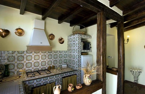 Collesano Villa | Apartamento en villa con piscina, WIFI, A/C, TV, terraza, vista panorámica, cerca de Cefalú