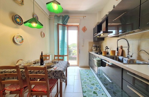 Archi Apartamento | Bonito apartamento para 4 personas con A/C, WIFI, TV, balcón y aparcamiento