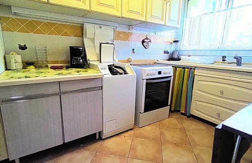 Saint-Mandrier-sur-Mer Apartamento | Lovely, large 2-room through-hall apartment with incredible 180° view of the harbour.