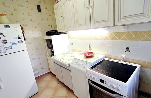 Saint-Mandrier-sur-Mer Apartamento | Lovely, large 2-room through-hall apartment with incredible 180° view of the harbour.