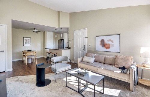 University City Apartamento | Lovely La Jolla 1BR w/ Gym, W/D & Pool, nr bars & shops, by Blueground