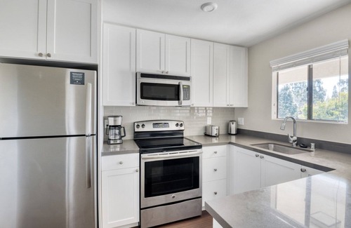 University City Apartamento | Lovely La Jolla 1BR w/ Gym, W/D & Pool, nr bars & shops, by Blueground