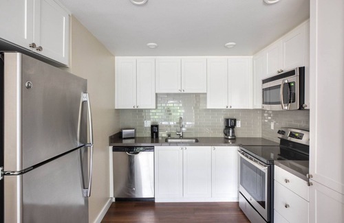 University City Apartamento | Lovely La Jolla 1BR w/ Gym, W/D & Pool, nr bars & shops, by Blueground
