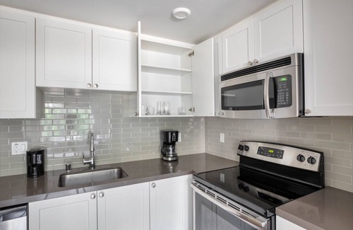 University City Apartamento | Lovely La Jolla 1BR w/ Gym, W/D & Pool, nr bars & shops, by Blueground