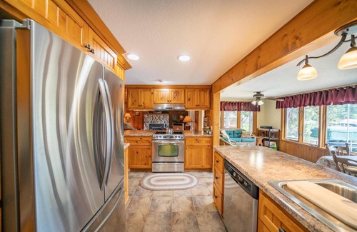 Crosslake Casa | Lovely Lake Retreat for Family Fun on Daggett Lake - With Guest House