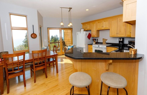 Tofte Casa | Lovely Lake Superior Waterfront Townhome, North Shore of MN.