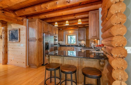 Necedah Cabina | LOVELY LAKEFRONT HOME ON THE SHORES OF CASTLE ROCK LAKE WITH PRIVATE PIER