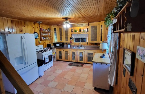 Lincoln Cabaña | Lovely Lakefront private 2-bedroom cottage with WiFi in Lincoln