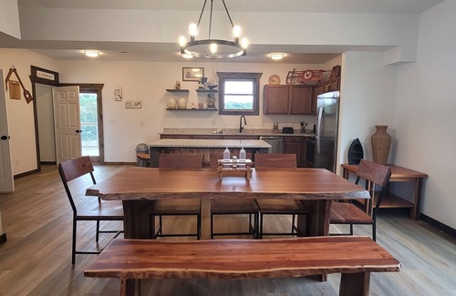 Sevierville Cabina | Lovely Lakehouse with water view, shared pool, billards, arcade game