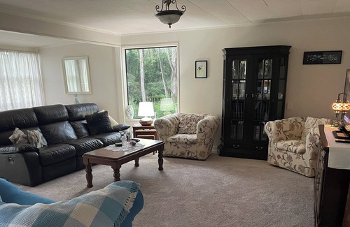 Pakaraka Casa | Lovely Large Family Home on 3 1/2 Acres Down a Private Lane. Plenty of Parking