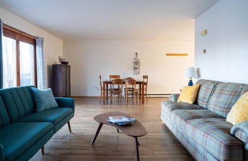 Liberty Chalet De Esquí | Lovely Liberty Chalet On the Waterfront