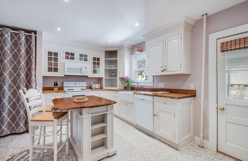 Mystic - New London Casa | Lovely & Light-Filled Victorian Townhouse with Luxury Amenities