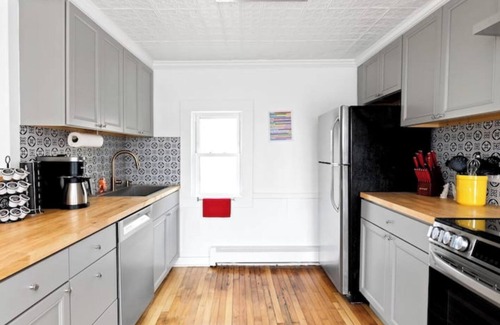 Winooski Casa | Lovely Lil’ House- fenced yard!