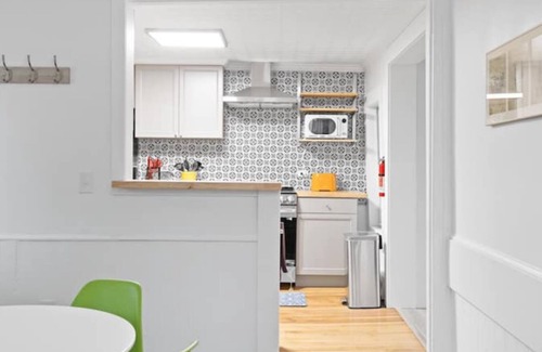 Winooski Casa | Lovely Lil’ House- fenced yard!