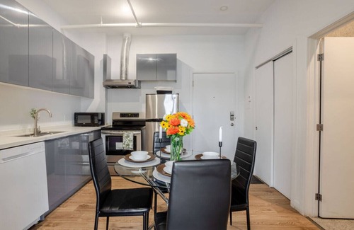 Shaughnessy Village Apartamento | Lovely Loft with Views on Bishop - MTL