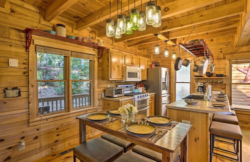 Hidden Lake Cabina | Lovely Log Cabin + Bunkhouse w/ Views & Yard!
