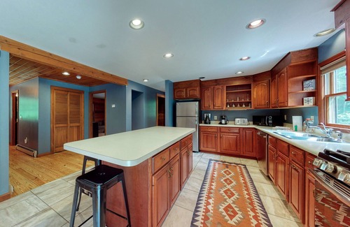Bartlett Casa | Lovely Log Cabin Near Slopes W/ Free WiFi, Firepit, & Gourmet Kitchen - Dogs OK