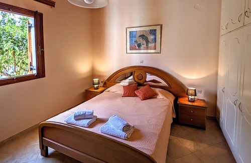 Paliki Casa | Lovely Lontza A 2-Bedroom Cozy House
