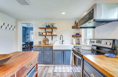 Ludlow Casa | Lovely Ludlow Farmhouse about 1 Mi to Town and Slopes!