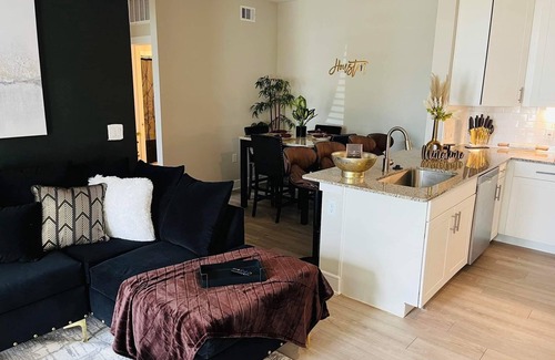 Barker Casa | Lovely Luxe Stylish 1 Bedroom Suite