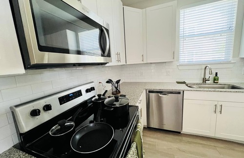 Barker Apartamento | Lovely Luxurious 2 Bedroom 2 Bath Suite